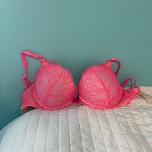 Victoria Secret Plunge Bombshell Bra in Hot Pink Lace 34B